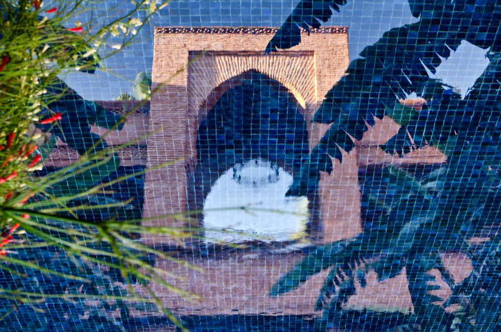 Tigmiza Boutique Hotel & Spa Ouled Jelal Exterior foto The window of the palace